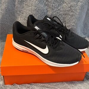 Nike Black and White Athletic Shoes with Breathable Mesh